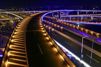 城(cheng)市道路炤(zhao)明(ming)